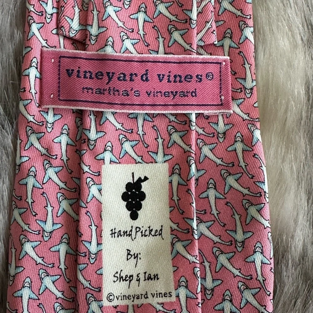 Vineyard‎ Vines Pink Shark Print Silk Tie o/s